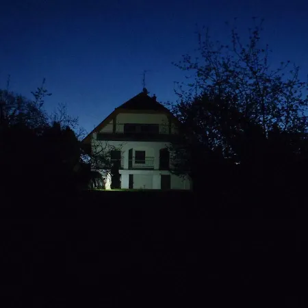 Svinecky Dvur Apartment